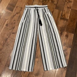 Black and White Striped Wide Leg Pant Small with Pockets four tassel drawstring